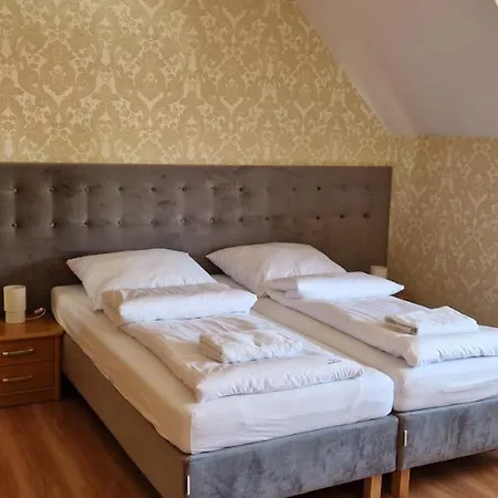 Samana Дзивновек